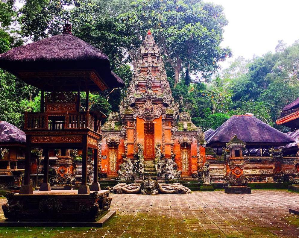 A bright Balinese temple